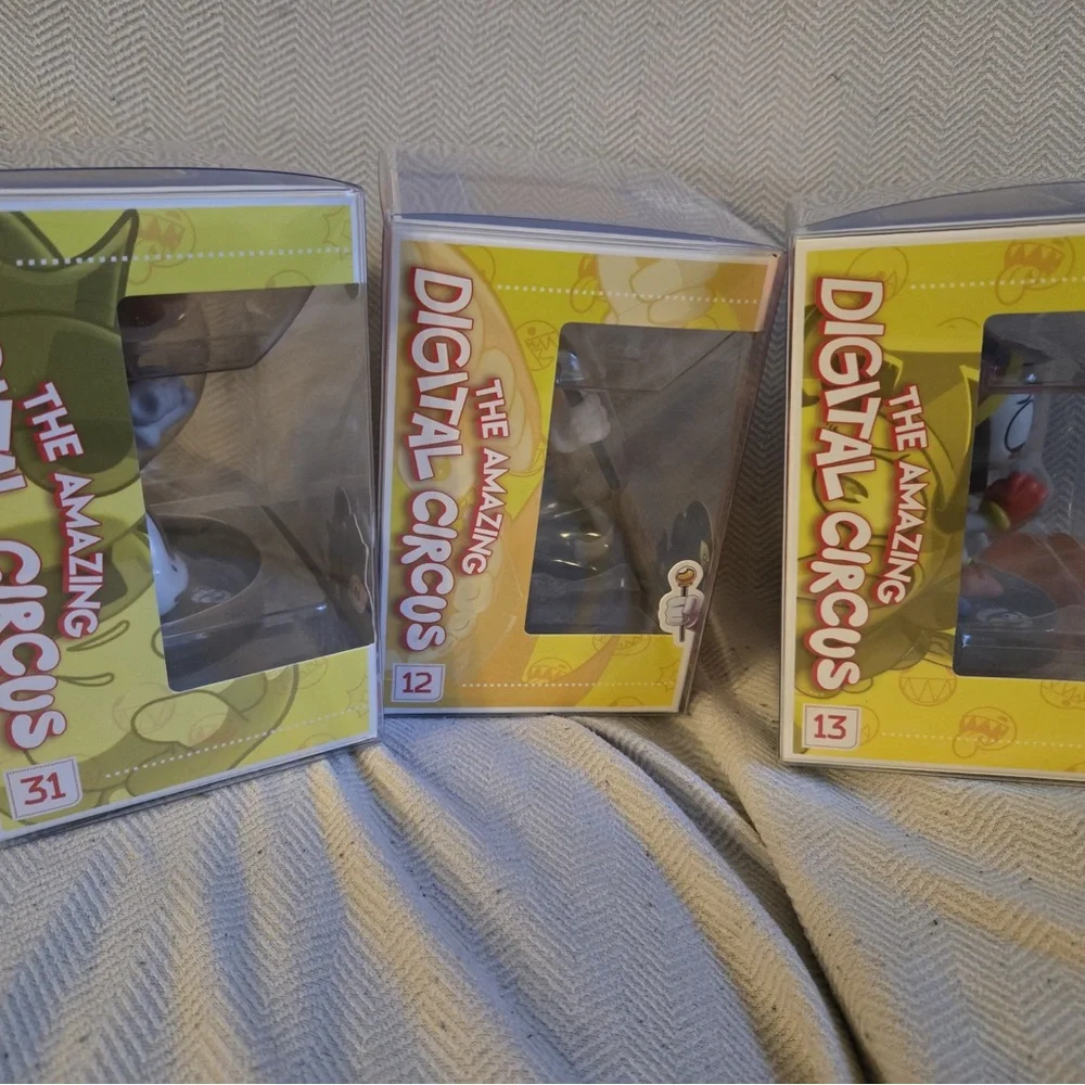 NIB New The Amazing Digital Circus Figure Lot Pomni Caine & Queenie Collectibles - Picture 3 of 9
